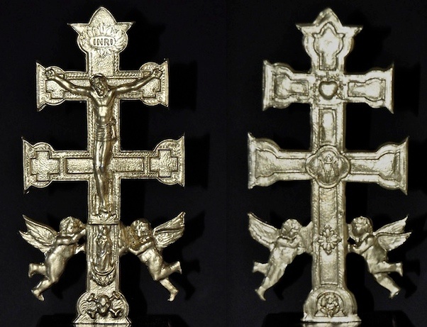 CROSS OF CARAVACA WITH ANGELES IN GOLD METAL 