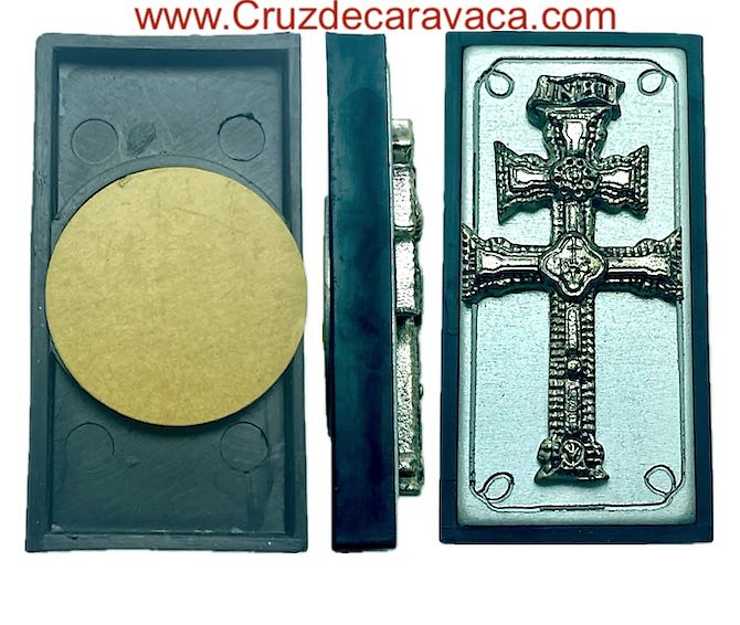 CRUZ DE CARAVACA DE IMÁN PARA INTERIOR DE COCHE O CASA 