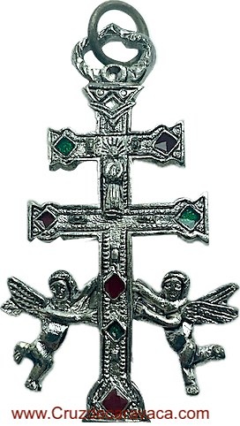 CRUZ DE CARAVACA DE METAL CON ROMBOS ESMALTADOS VERDES ROJOS Y CRISTO 