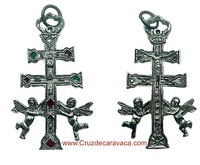 CRUZ DE CARAVACA DE METAL CON ROMBOS ESMALTADOS VERDES ROJOS Y CRISTO